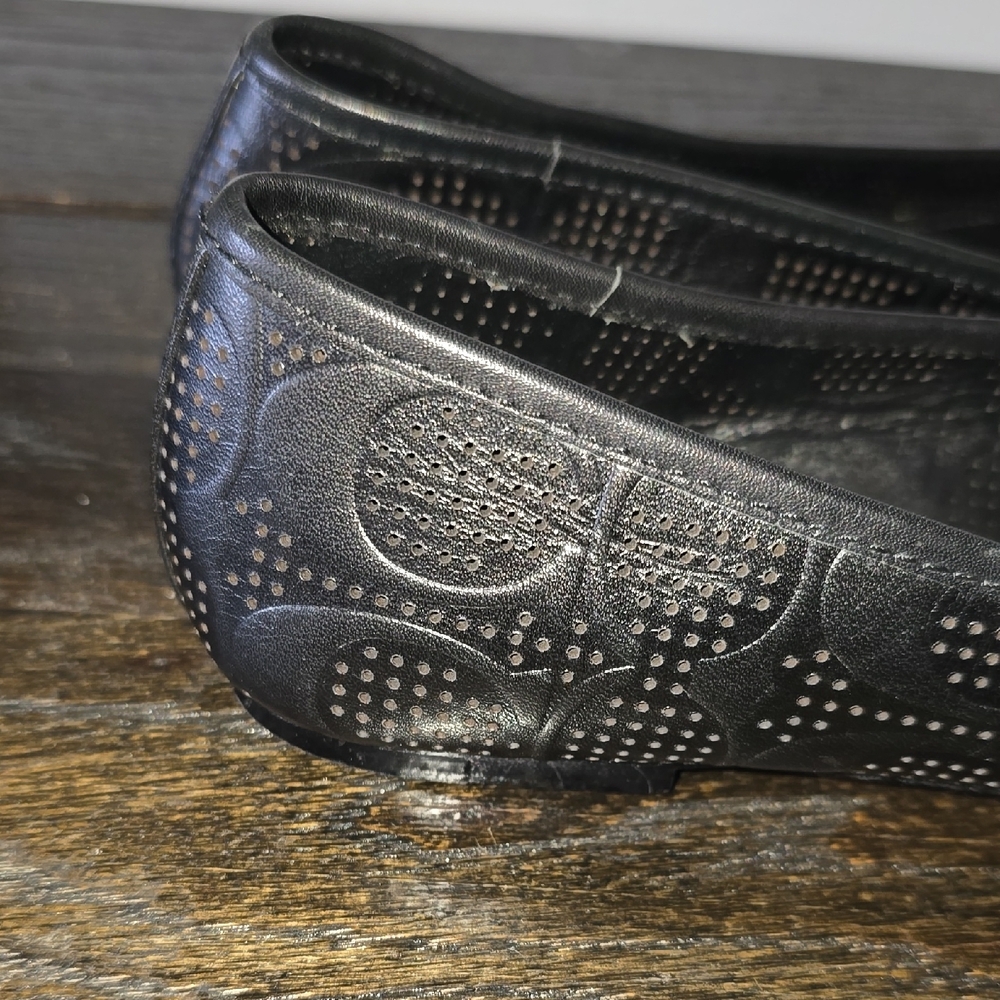 Elegant Women's Black Flats - Picture 5 of 10